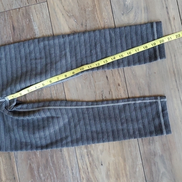 Lululemon Women Wunder Under Crop II leggings sz 2 - Picture 7 of 11